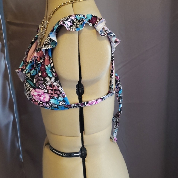 Bikini Top 👙 - Picture 2 of 11